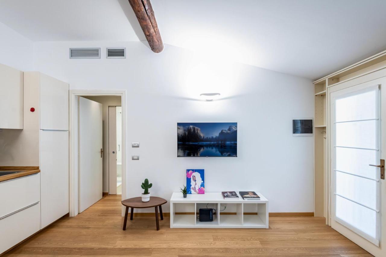 Easylife - Romantico Appartamento Sulla Darsena Milaan Buitenkant foto